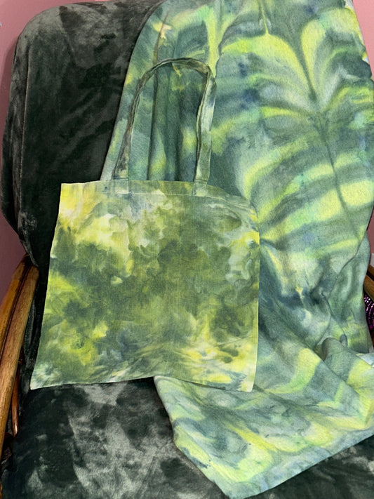 Grinch-Inspired Fleece Blanket + Bag Bundle